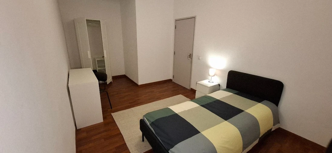 Quarto para Arrendamento em Caneças