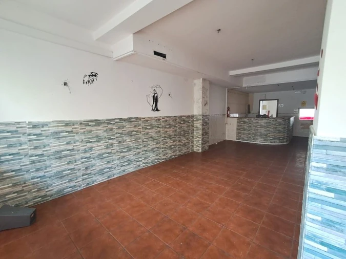 Loja para Arrendamento em Maia Foto 2