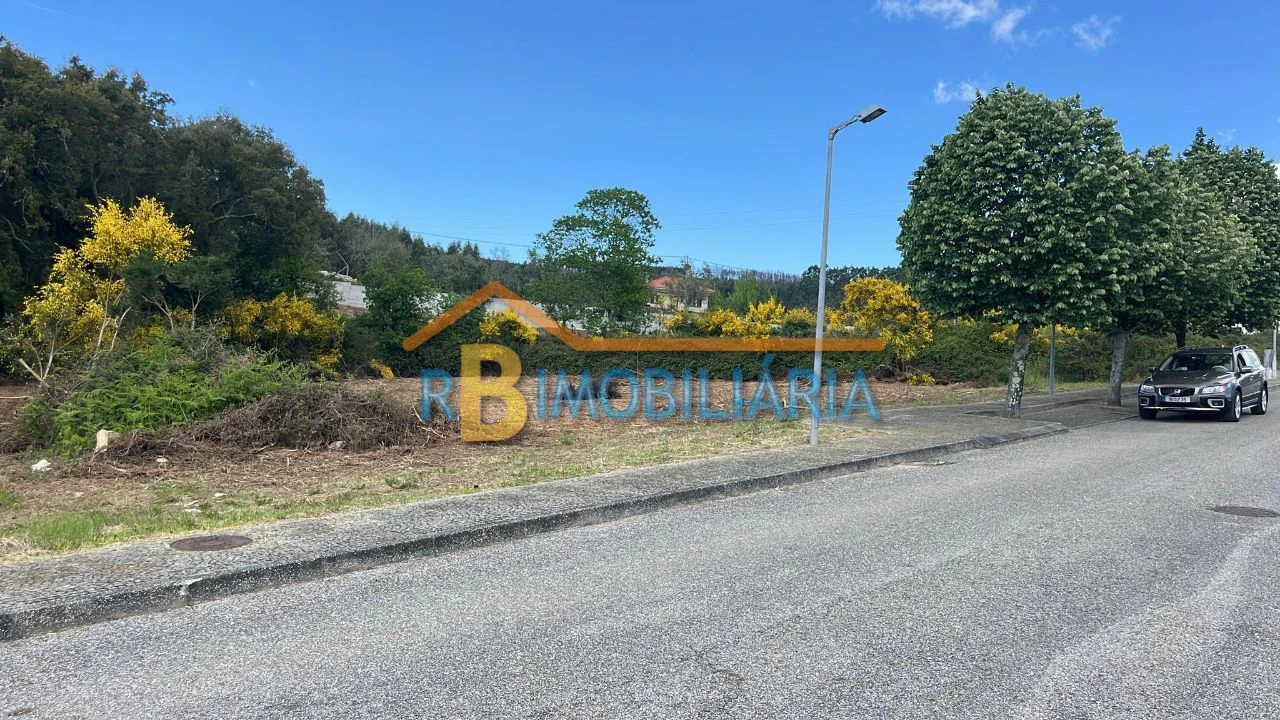 Terreno P/ Prédio para Venda em Pade Foto 1