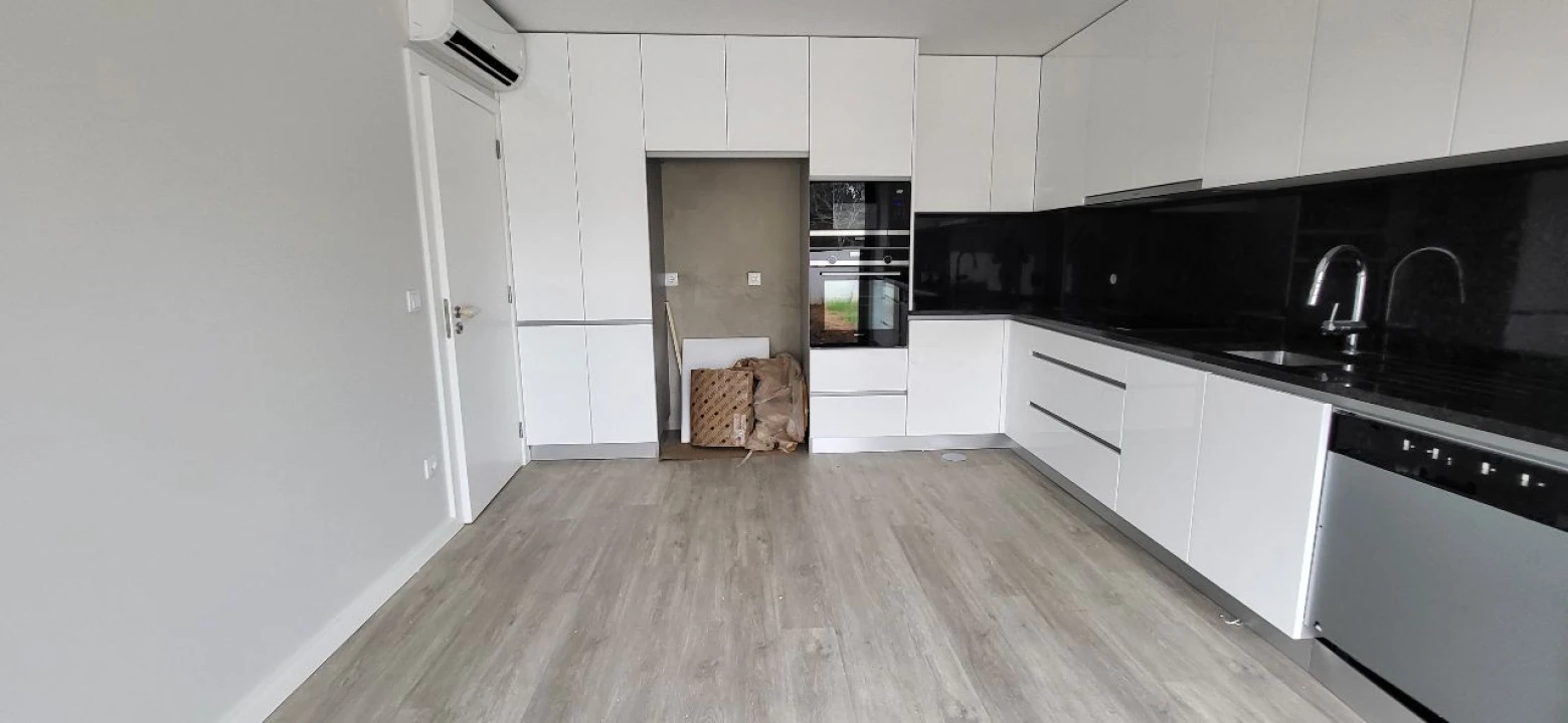 Moradia T4 para Venda em Espinho Foto 3