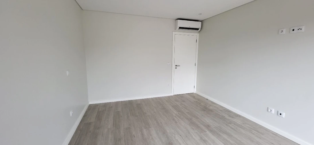 Moradia T4 para Venda em Espinho Foto 10