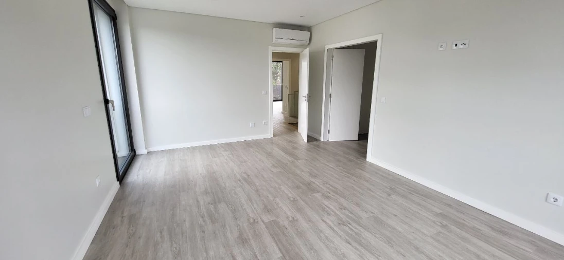 Moradia T4 para Venda em Espinho Foto 23