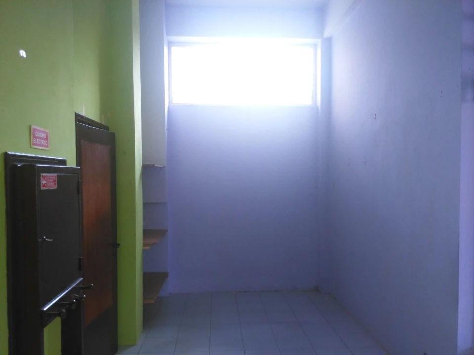 Loja para Arrendamento em Espinho Foto 7