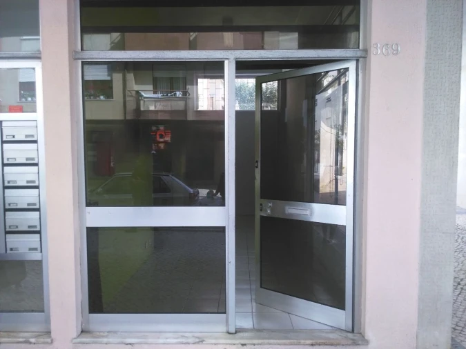 Loja para Arrendamento em Espinho Foto 3