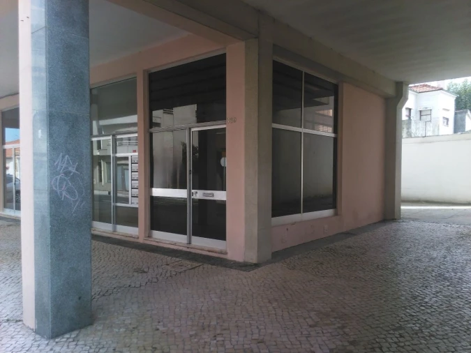 Loja para Arrendamento em Espinho Foto 1