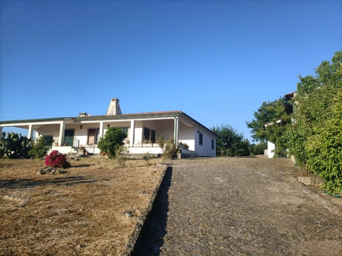 Moradia T3 para Venda em Oliveira do Hospital Foto 1