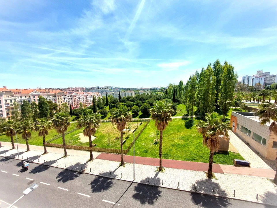 Apartamento T2 para Venda em Amadora Foto 1