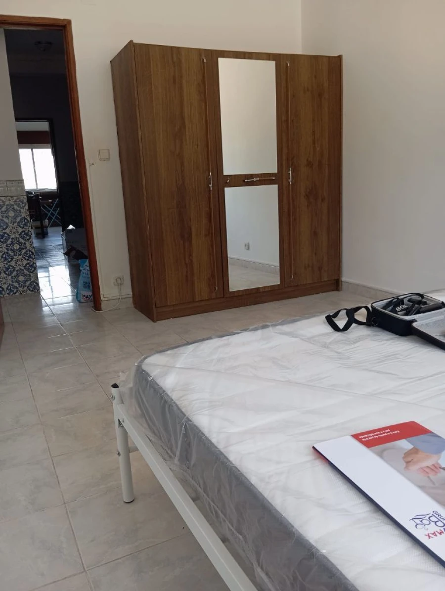 Quarto para Arrendamento em Vale da Amoreira