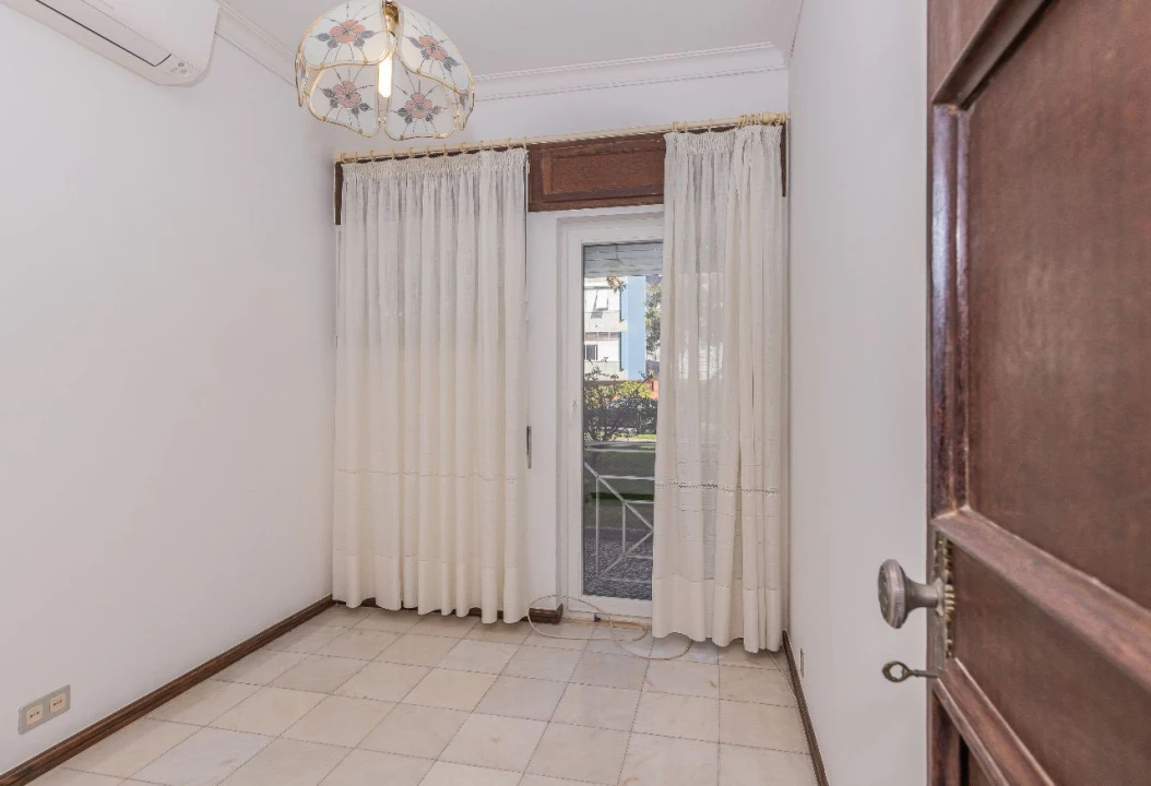 Apartamento T4 para Arrendamento em Oeiras Foto 6