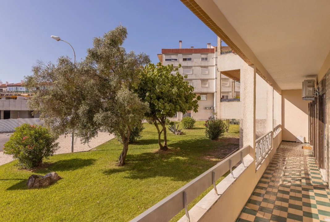 Apartamento T4 para Arrendamento em Oeiras Foto 21