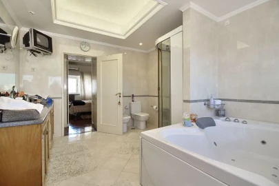 Apartamento T6 para Venda em Lisboa