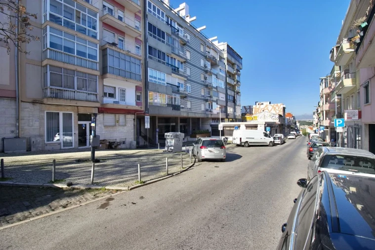 Apartamento T6 para Venda em Lisboa Foto 45