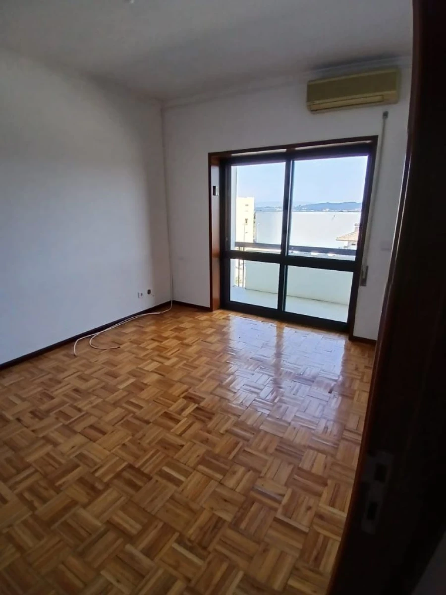 Apartamento T3 para Arrendamento em Lousada Foto 10
