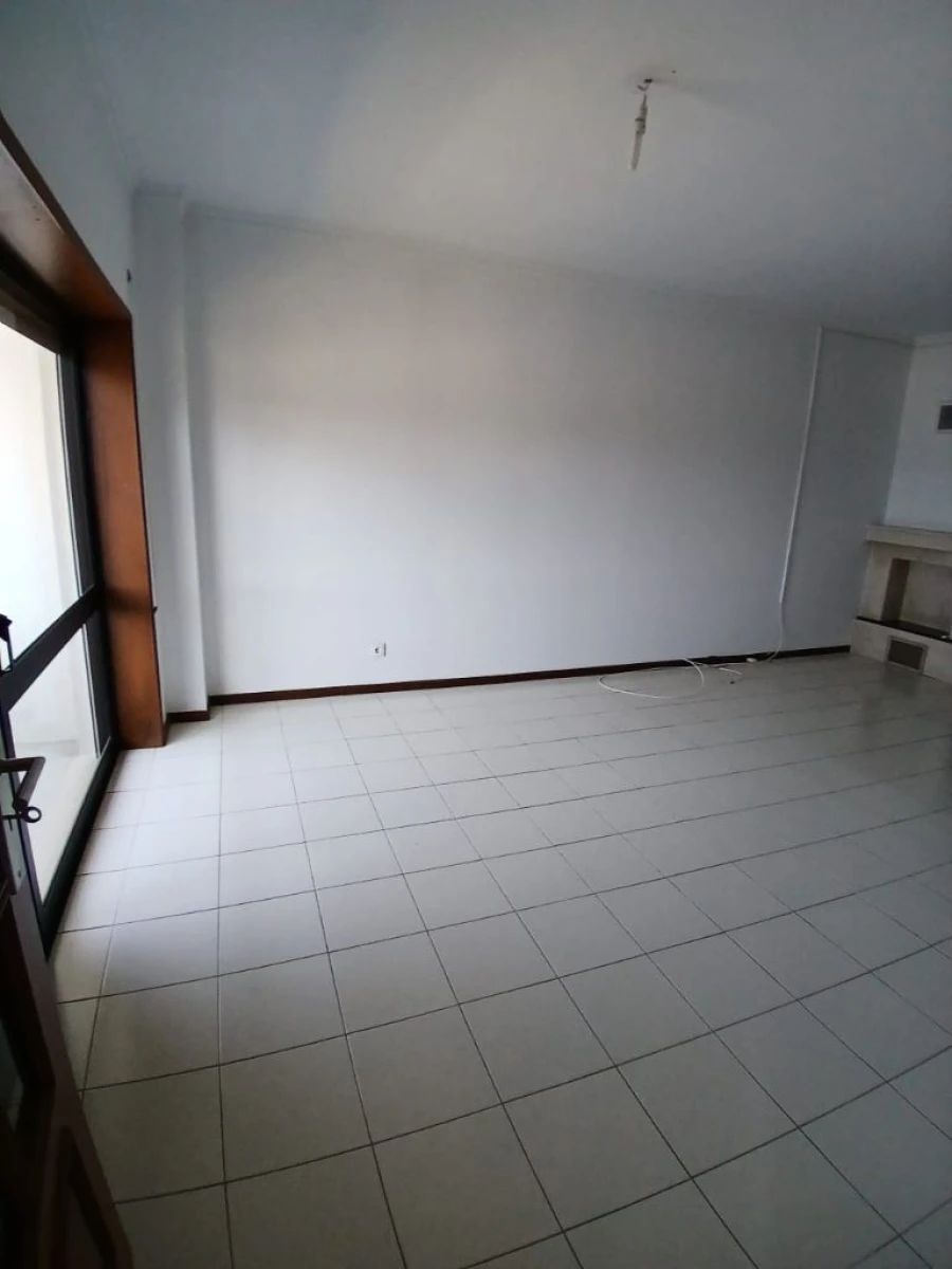 Apartamento T3 para Arrendamento em Lousada Foto 17