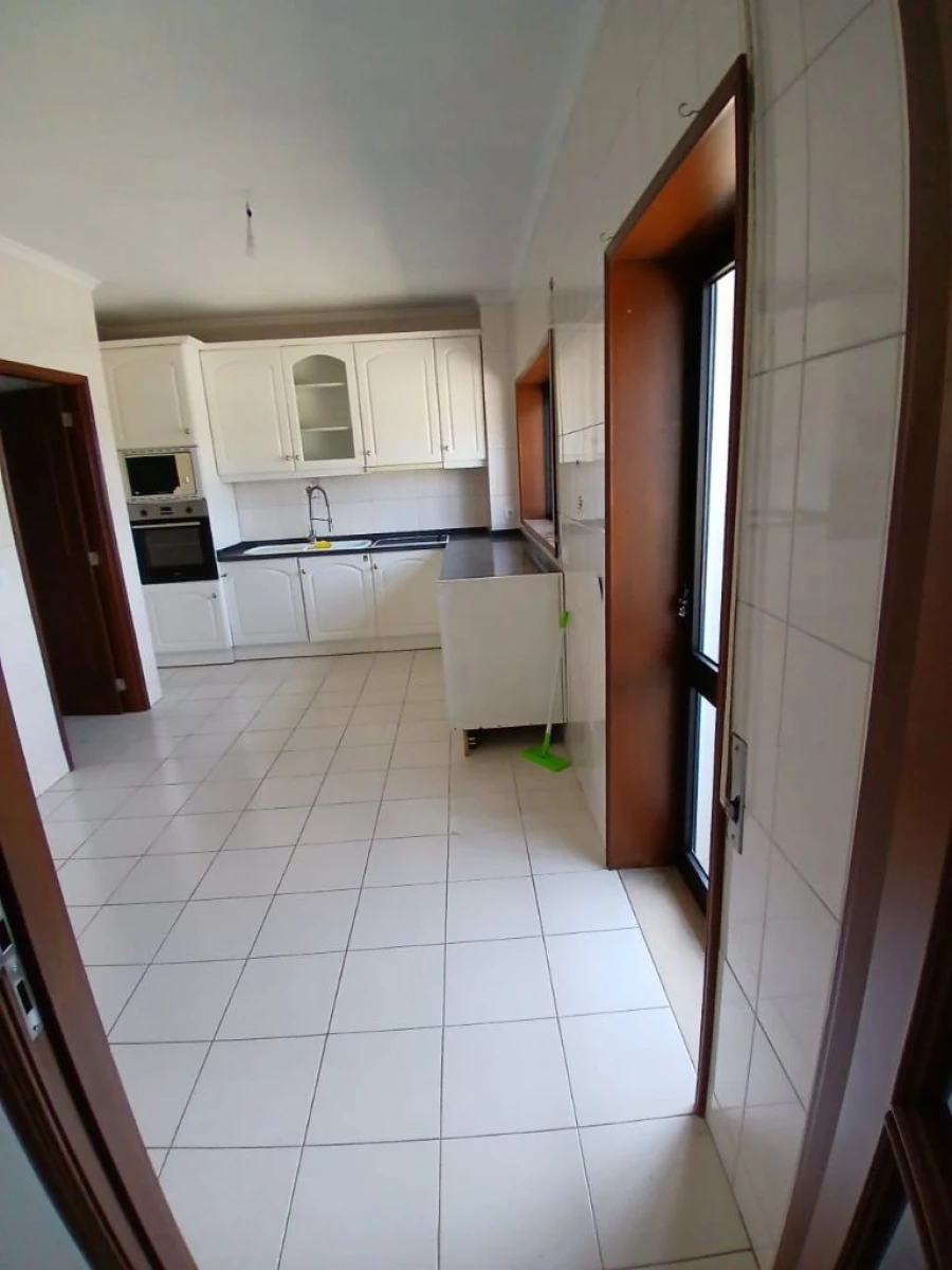 Apartamento T3 para Arrendamento em Lousada Foto 24