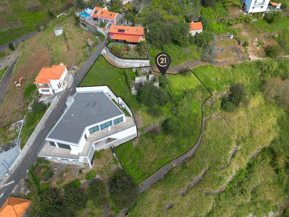 Terreno P/ Prédio para Venda em Calheta Foto 10