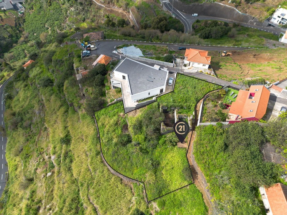 Terreno P/ Prédio para Venda em Calheta Foto 11
