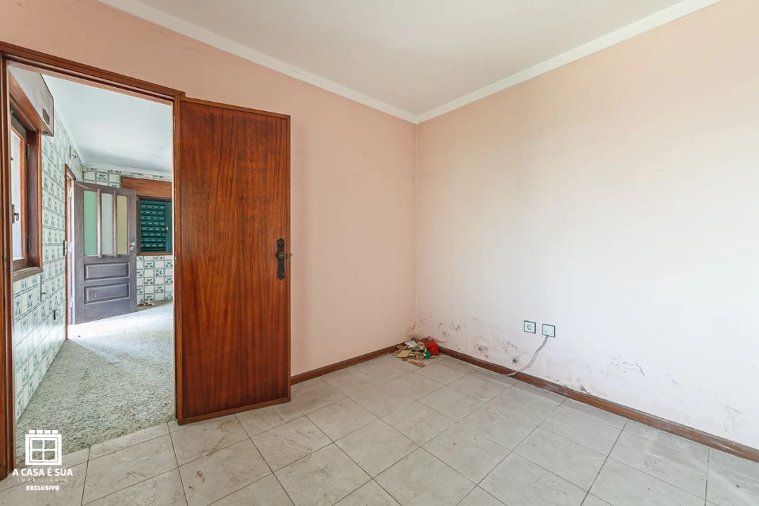 Moradia T4 para Venda em Alpossos Foto 5