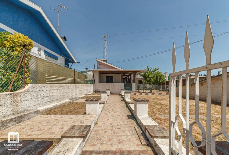 Moradia T4 para Venda em Alpossos Foto 3