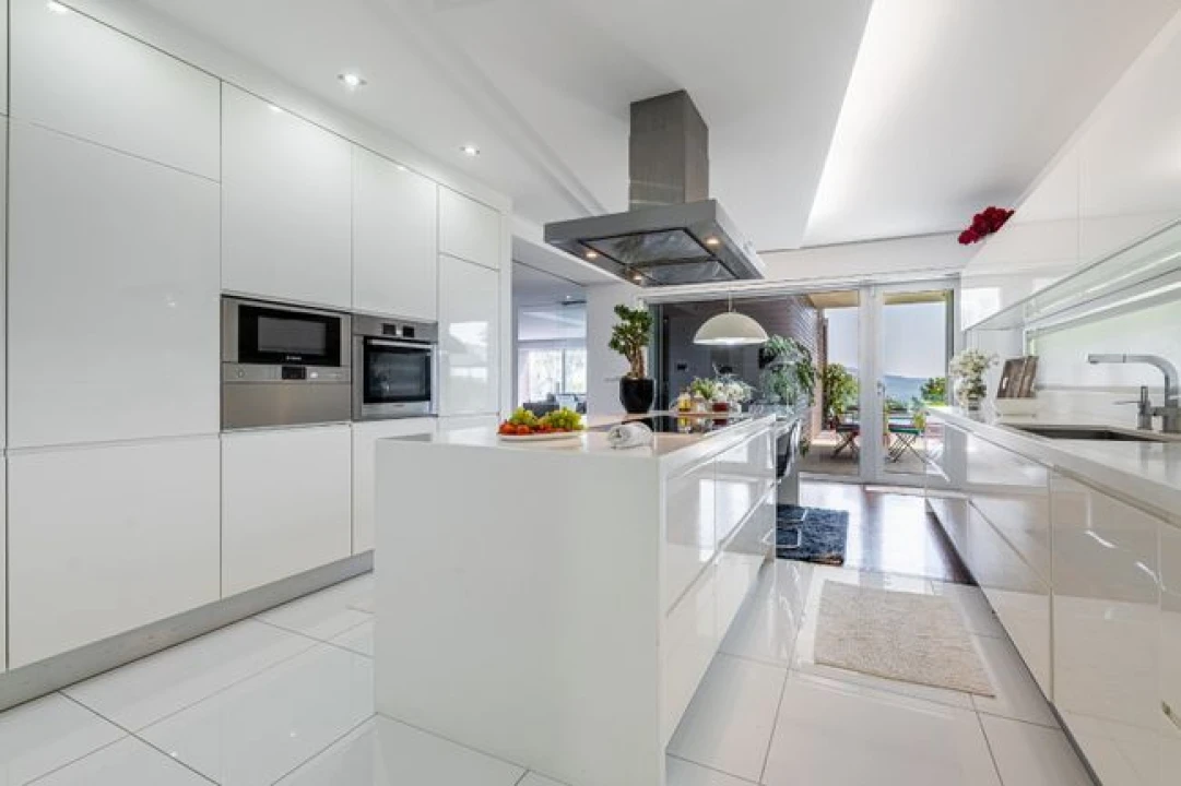 Moradia T4 para Venda em Cruz Foto 6