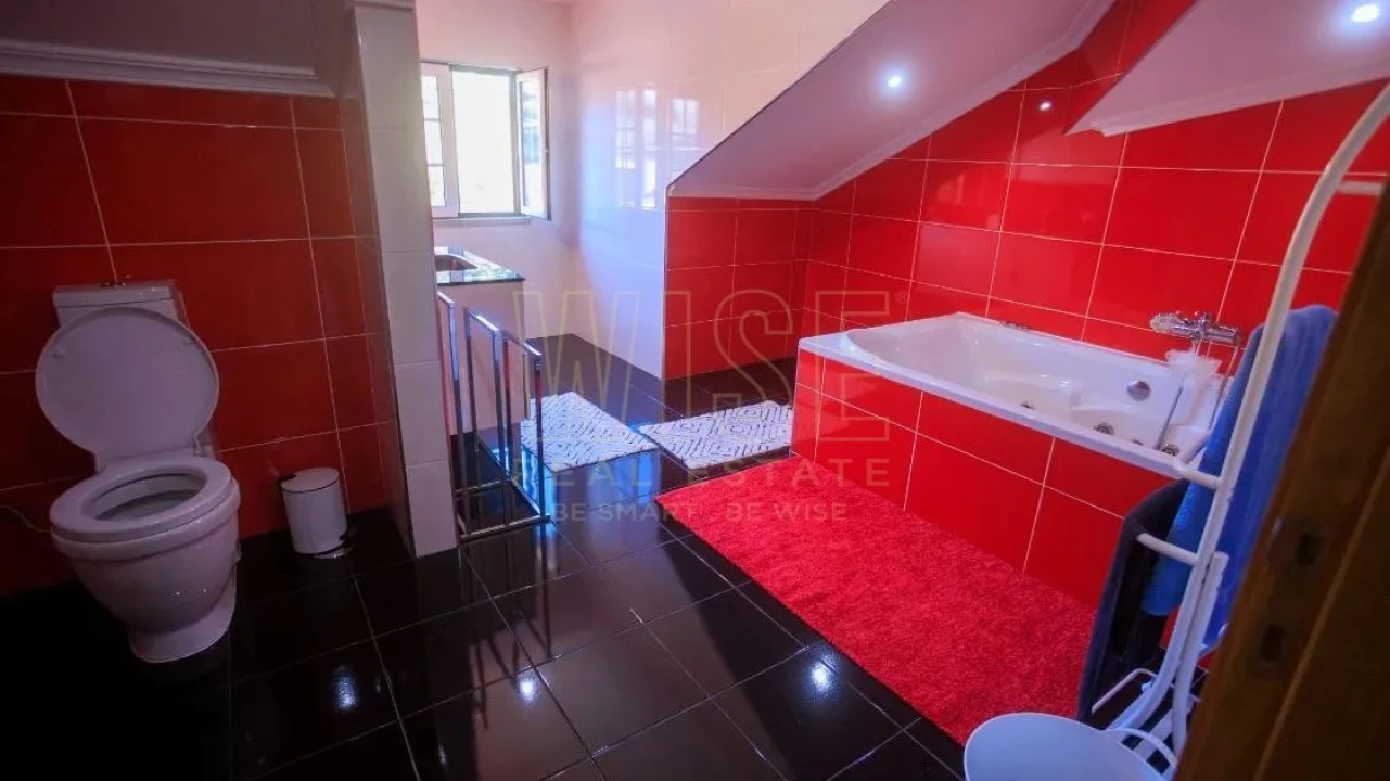 Moradia T5 para Venda em Esporão Foto 11