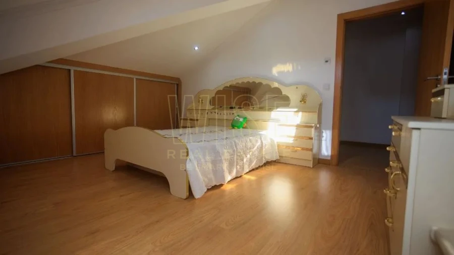 Moradia T5 para Venda em Esporão Foto 9