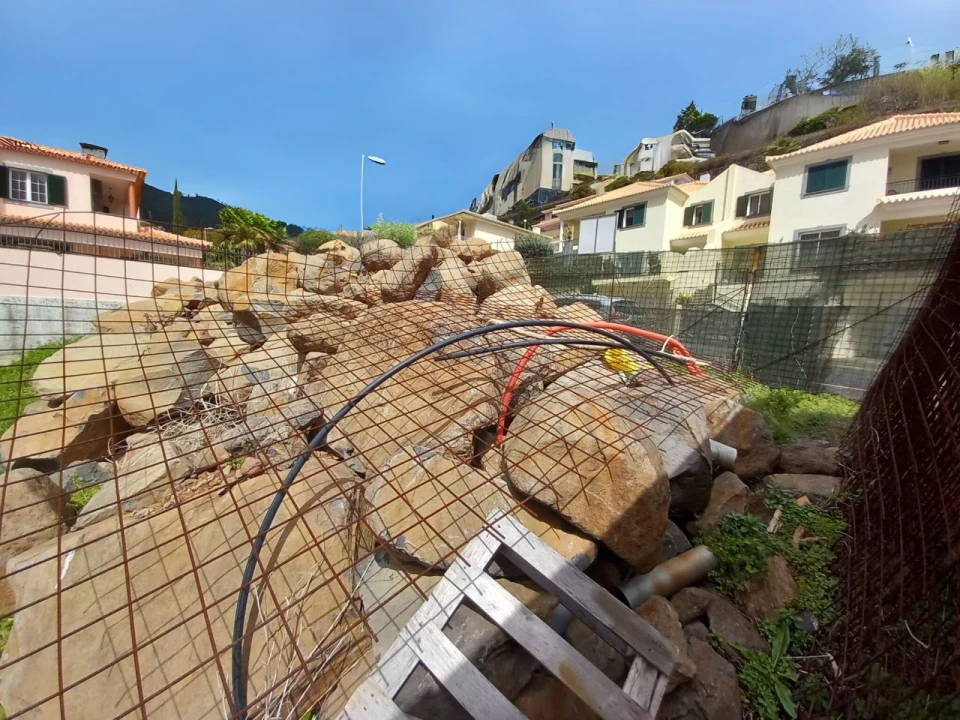 Terreno P/ Prédio para Venda em Funchal Foto 2