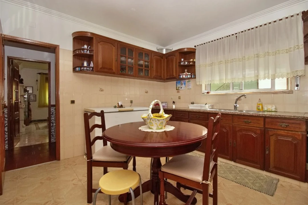 Moradia T4 para Venda em Porto Salvo Foto 9