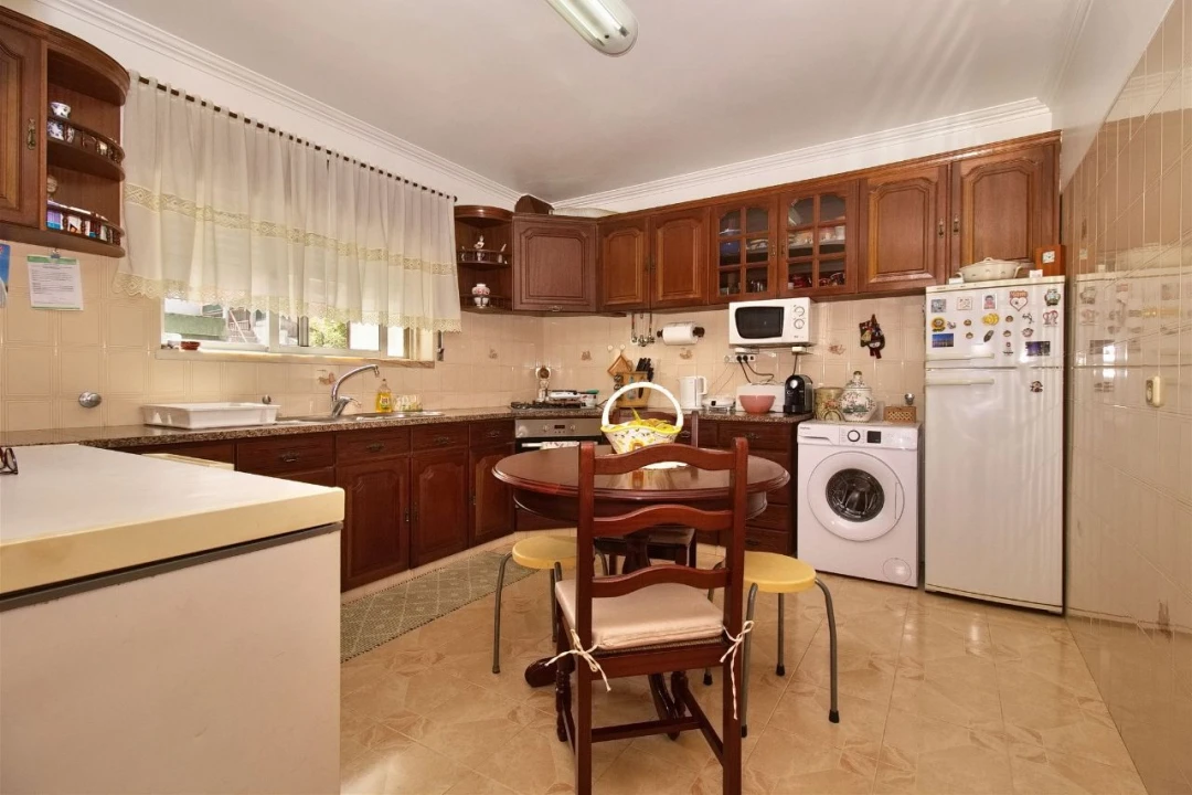 Moradia T4 para Venda em Porto Salvo Foto 10