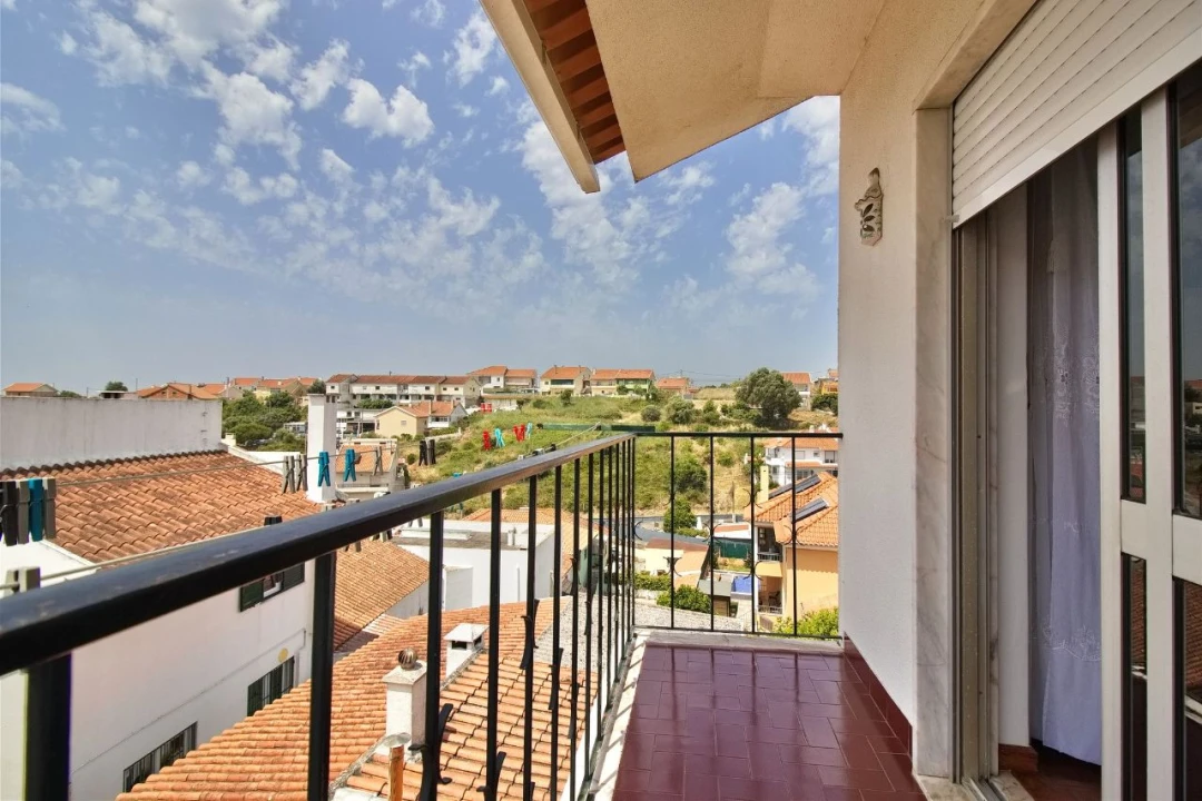 Moradia T4 para Venda em Porto Salvo Foto 1