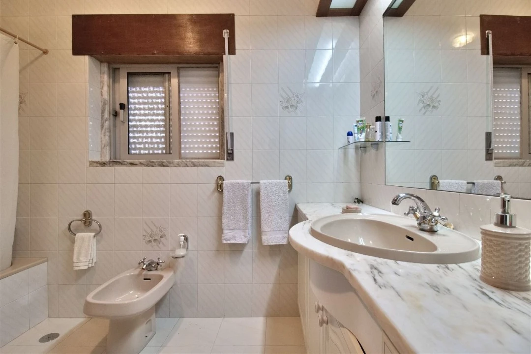 Moradia T4 para Venda em Porto Salvo Foto 15