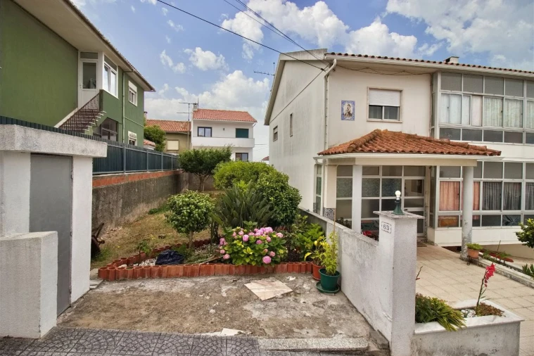 Moradia T4 para Venda em Porto Salvo Foto 2