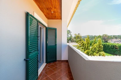 Moradia T5 para Venda em Sampaio