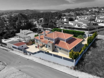 Moradia T5 para Venda em Sampaio