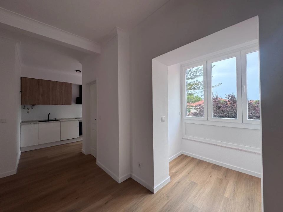 Apartamento T2 para Venda em Linda-a-Velha Foto 3