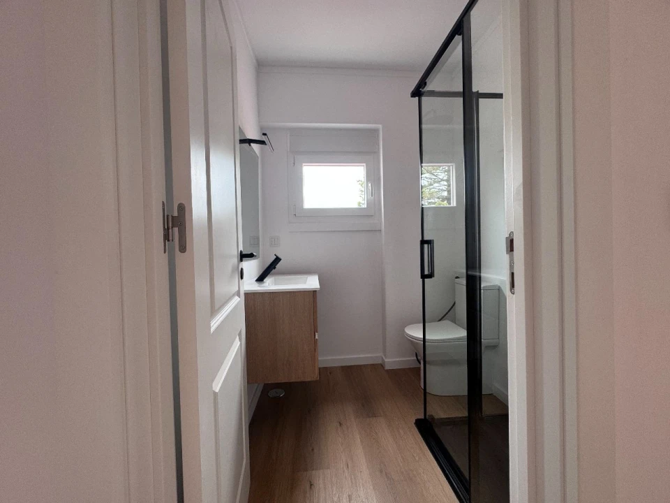 Apartamento T2 para Venda em Linda-a-Velha Foto 9