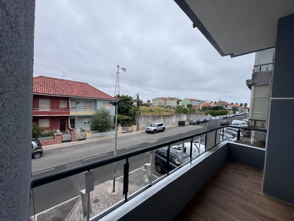 Apartamento T2 para Venda em Linda-a-Velha Foto 15