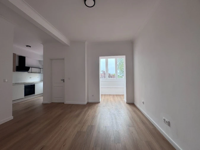 Apartamento T2 para Venda em Linda-a-Velha Foto 2