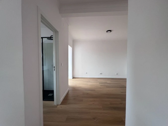 Apartamento T2 para Venda em Linda-a-Velha Foto 8