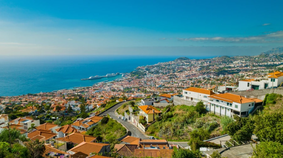 Terreno P/ Prédio para Venda em Funchal Foto 1