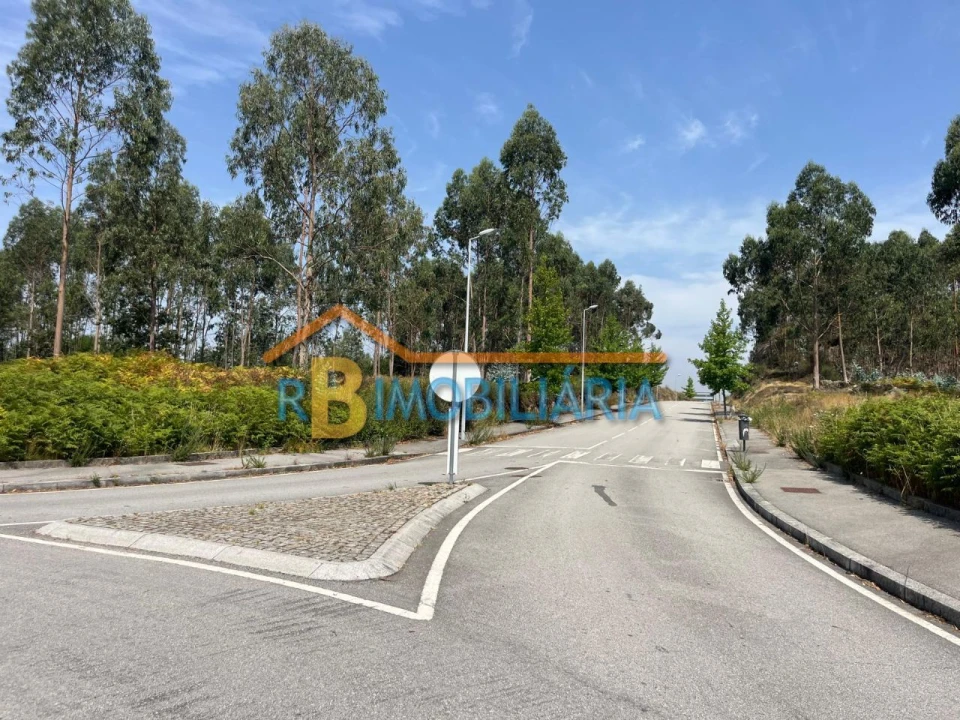 Terreno P/ Prédio para Venda em Escariz Foto 2