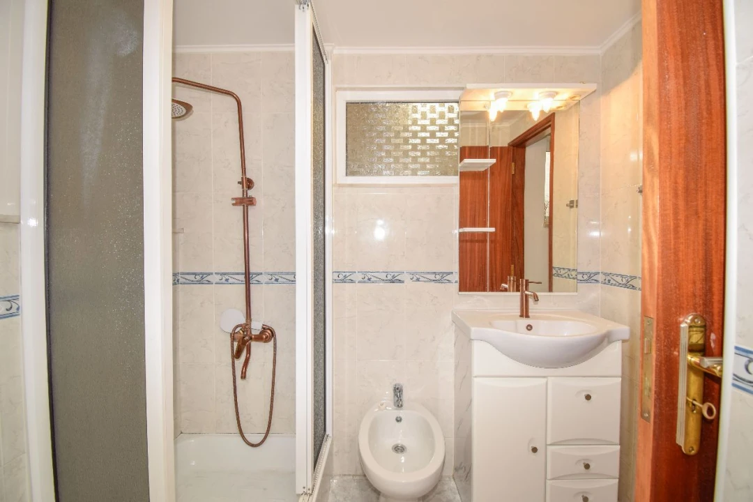 Apartamento T1 para Venda em Dafundo Foto 10