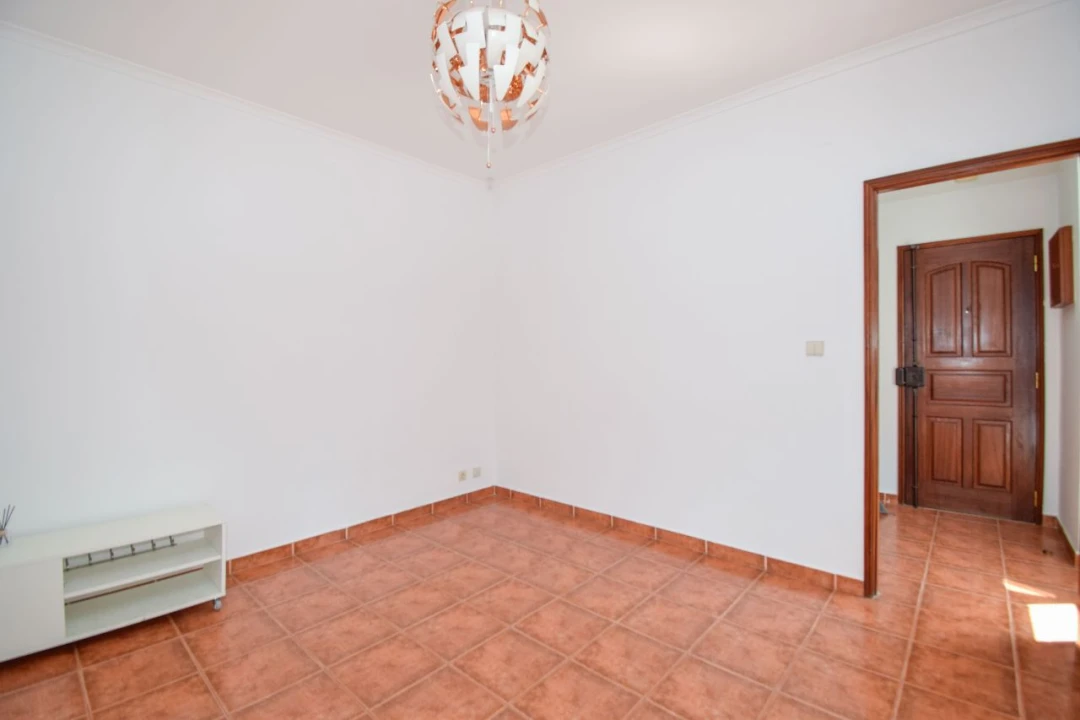 Apartamento T1 para Venda em Dafundo Foto 15