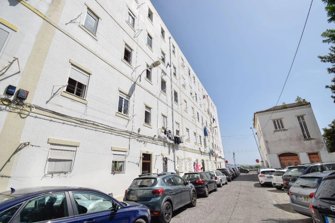 Apartamento T1 para Venda em Dafundo Foto 17