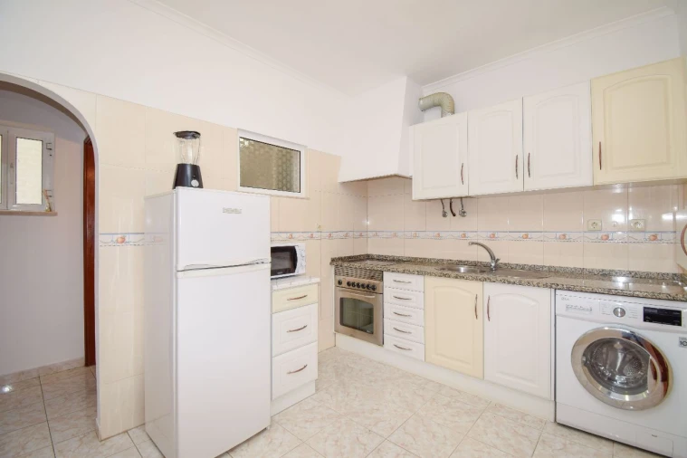 Apartamento T1 para Venda em Dafundo Foto 3