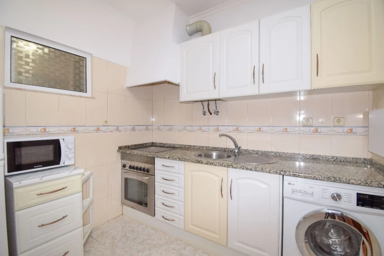 Apartamento T1 para Venda em Dafundo Foto 5