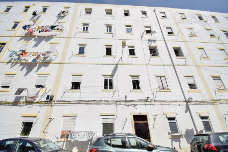 Apartamento T1 para Venda em Dafundo Foto 8