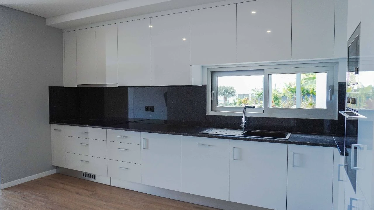 Moradia T4 para Venda em Paúl do Mar Foto 7