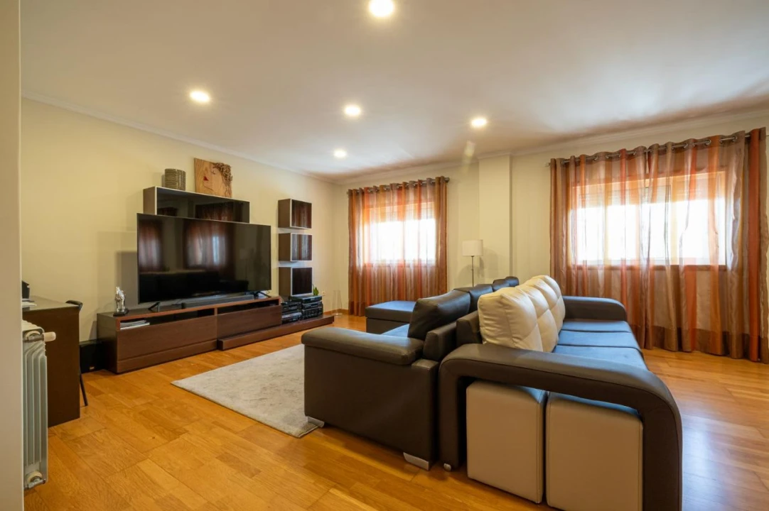 Prédio para Venda em São João da Madeira Foto 7