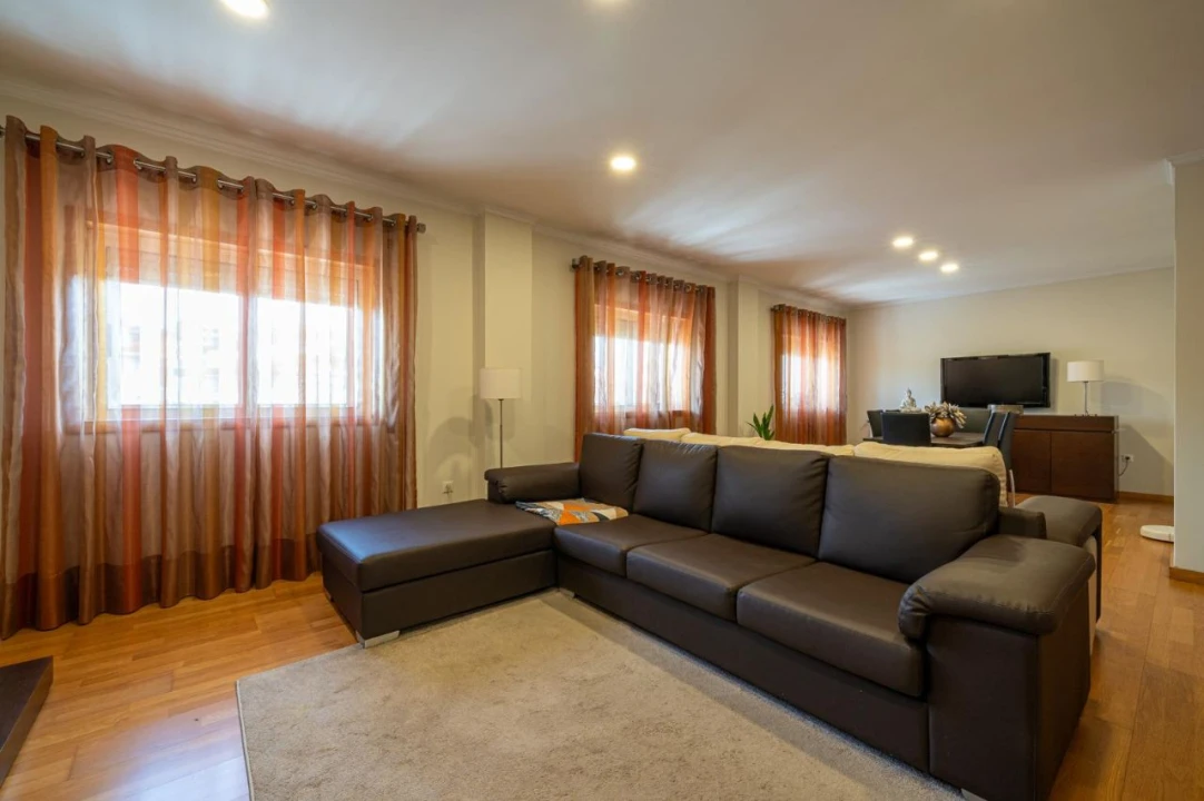 Prédio para Venda em São João da Madeira Foto 8